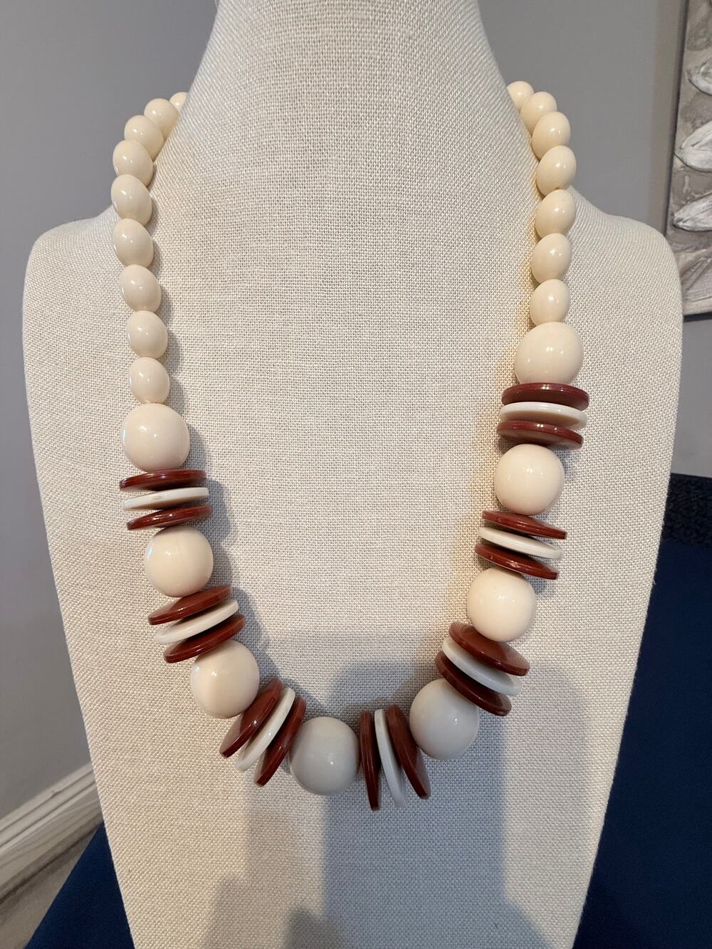 Vintage Graduated Cream & Brown Lucite Bead Necklace 26”